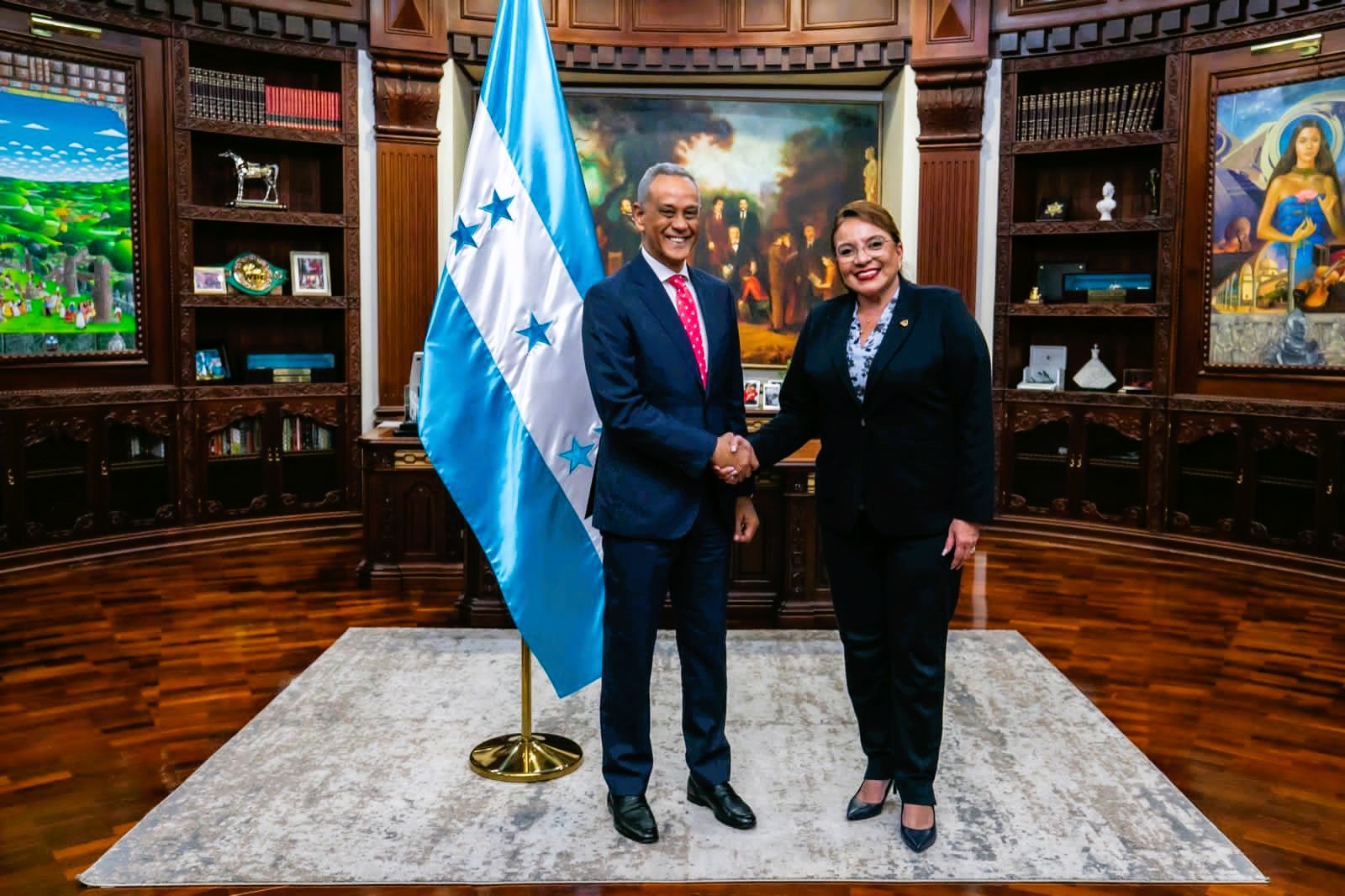 Manolo Pichardo se re&uacute;ne con Xiomara Castro presidenta de Honduras