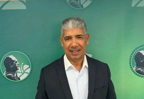 Alberto Tav&aacute;rez inscribe su candidatura a la Direcci&oacute;n Pol&iacute;tica de la Fuerza del Pueblo