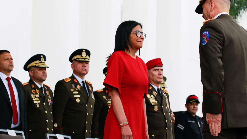 Militares  en Venezuela reconoce a Delcy como su comandante en jefe