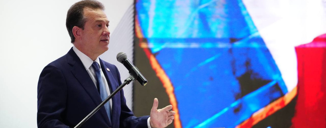 Ministro Bison&oacute; entrega certificados de capacitaci&oacute;n a emprendedores de todo el territorio nacional