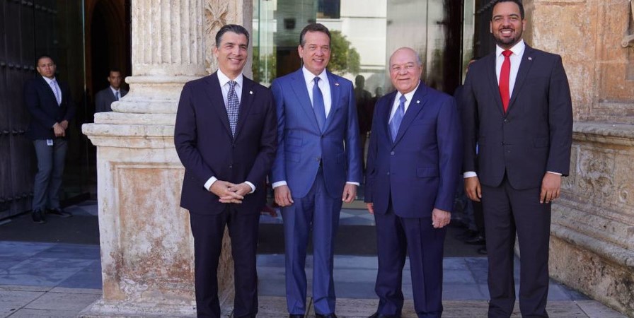 Ministro Bison&oacute; participa en la celebraci&oacute;n del 60 aniversario del Banco Popular Dominicano