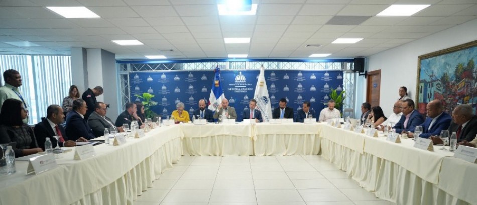 Ministro Bisonó encabeza primera reunión del año del Gabinete Ministerial del MICM