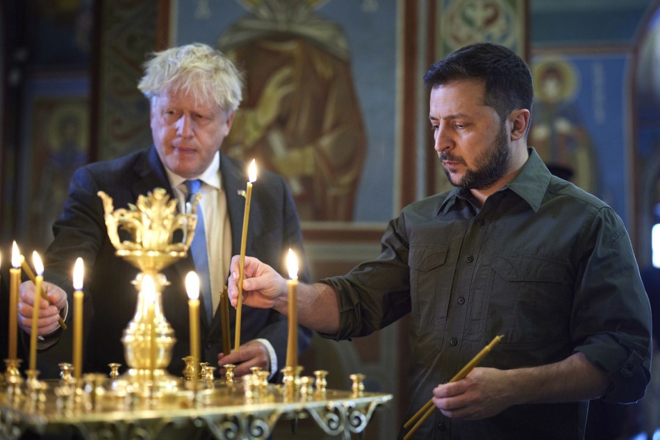 Boris Johnson visita de nuevo Kiev por sorpresa el d&iacute;a en que la UE avala la candidatura de Ucrania