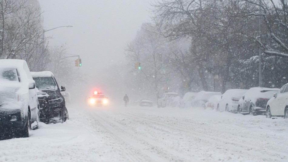 Nueva York declara estado de emergencia para hacer frente a tormenta helada