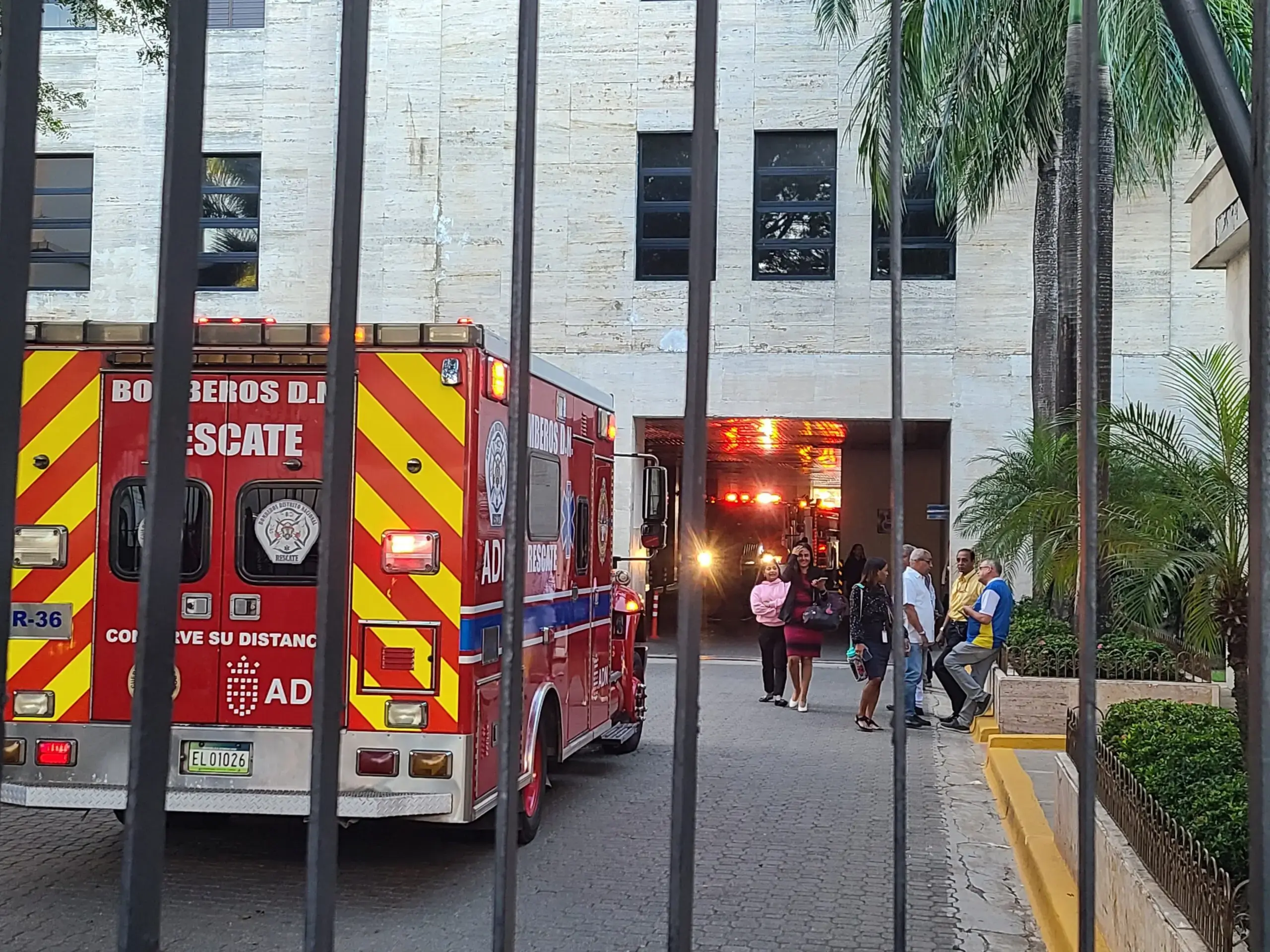 Incendio del Ministerio de Educaci&oacute;n se habr&iacute;a originado en el departamento RRHH