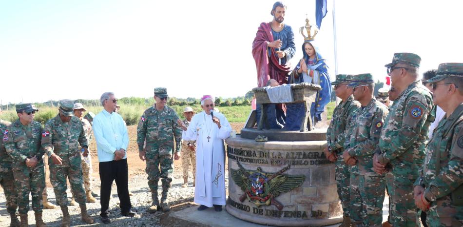 Colocan en Dajab&oacute;n imagen de la virgen de La Altagracia para que interceda por la paz de RD y Hait&iacute;