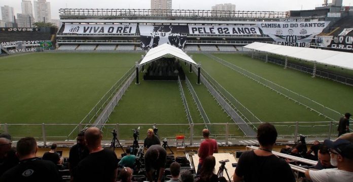Adi&oacute;s al rey Pel&eacute;: se inicia velorio de 24 horas en estadio del Santos