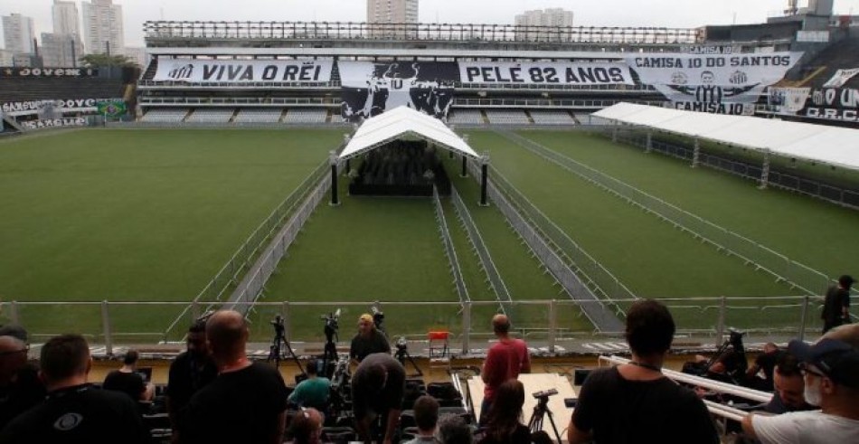 Adi&oacute;s al rey Pel&eacute;: se inicia velorio de 24 horas en estadio del Santos
