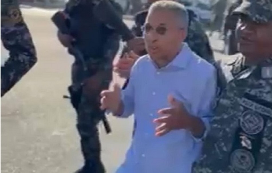 Expresidente del Colegio Médico es arrestado cuando protestaba