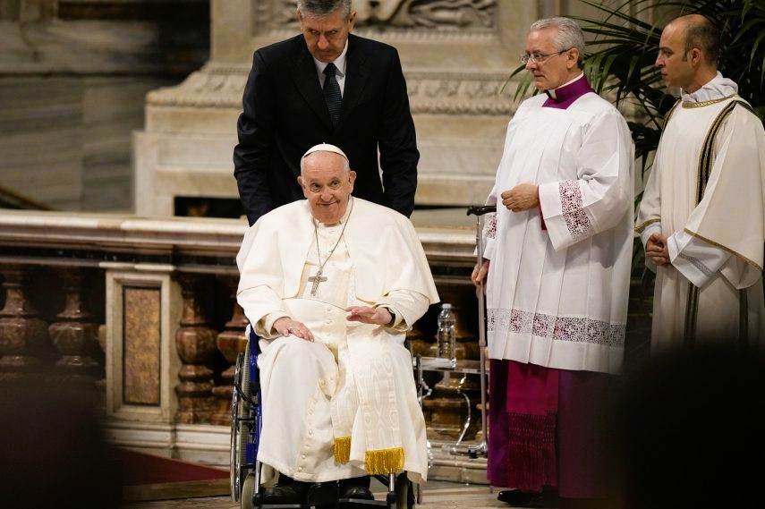 Papa Francisco llama a regular la inteligencia artificial