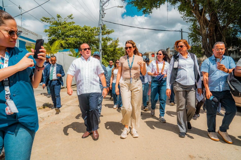Jos&eacute; Ignacio Paliza supervisa avances del proyecto de recuperaci&oacute;n del margen oriental del r&iacute;o Ozama