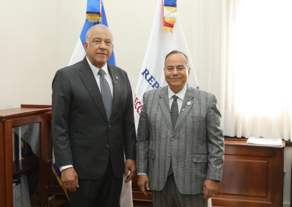 Ministro Andr&eacute;s Bautista juramenta a Alberto Caminero como director de Prensa del Presidente