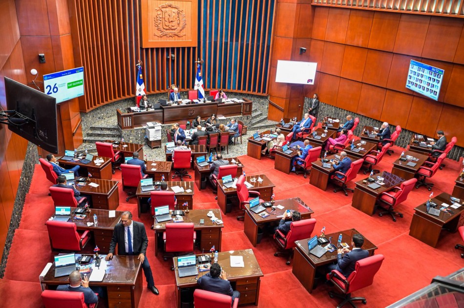 Senado deja sobre la mesa reforma al C&oacute;digo de Trabajo y mantiene exclusi&oacute;n de delivery en propina del 10 %