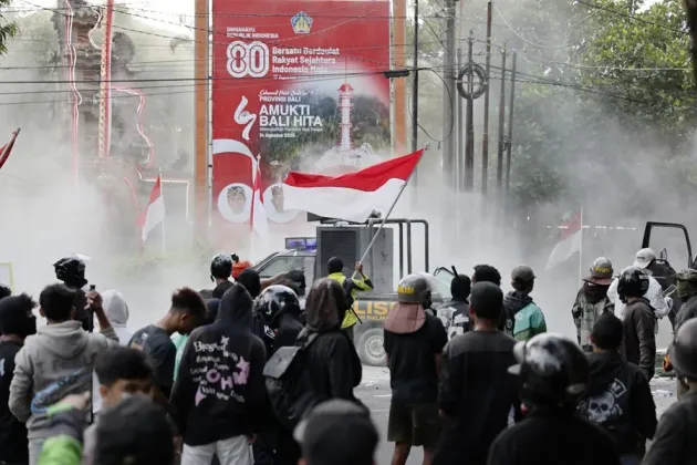El presidente de Indonesia suspende su visita a China mientras contin&uacute;an las protestas