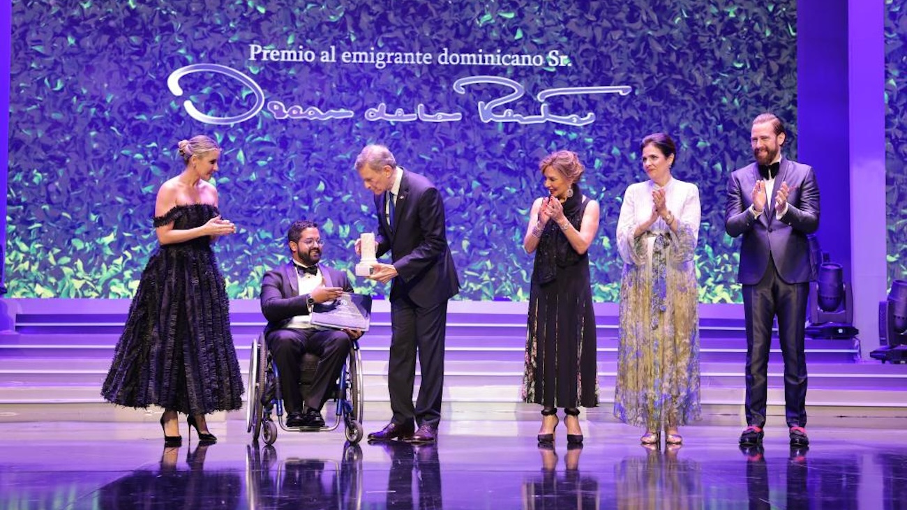 Mirex entrega el premio Sr. Oscar de la Renta al dominicano l&iacute;der comunitario en NY Quemuel Arroyo Pe&ntilde;a