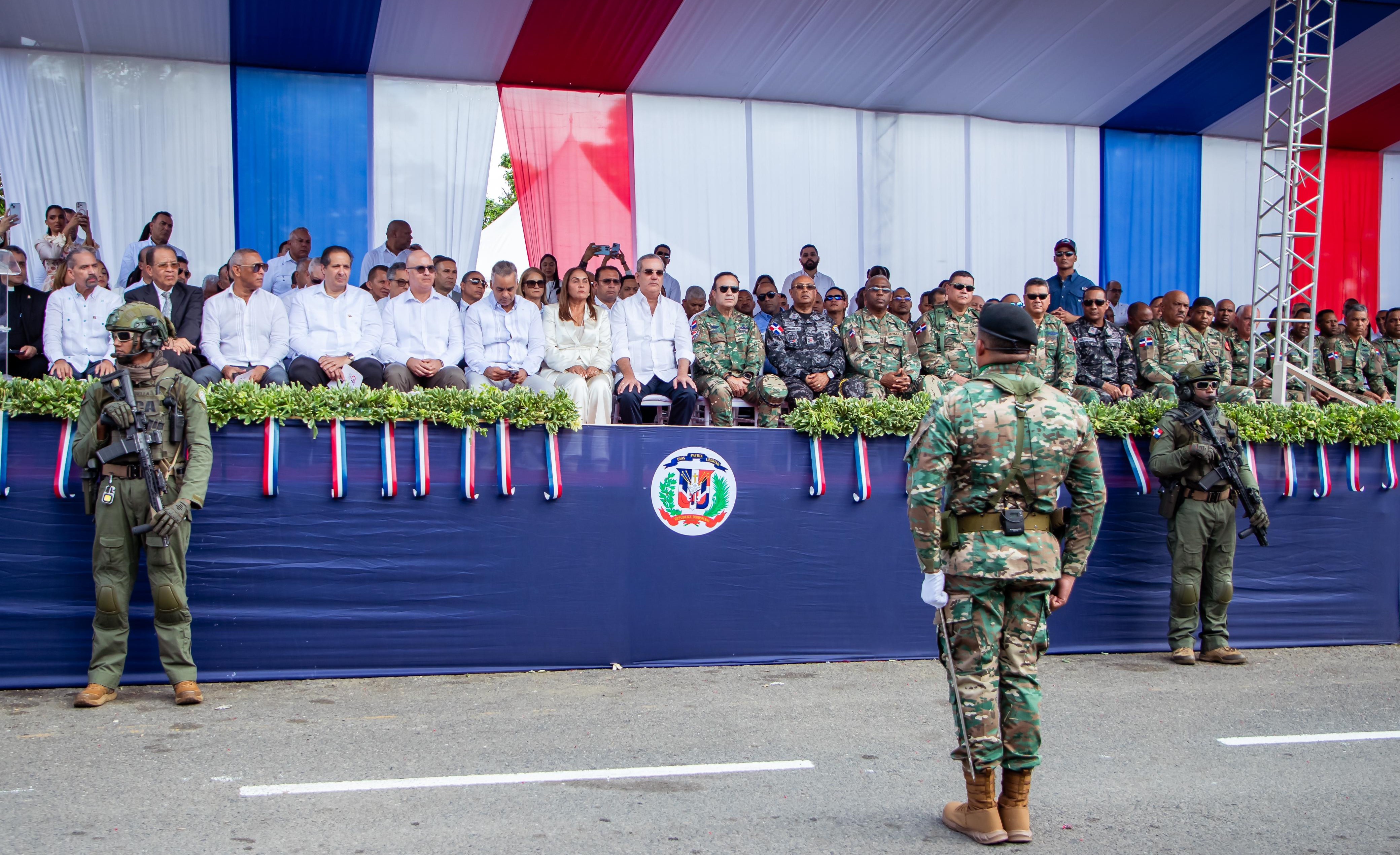 Presidente Abinader encabeza desfile c&iacute;vico, militar y policial por 211 aniversario del natalicio de Juan Pablo Duarte