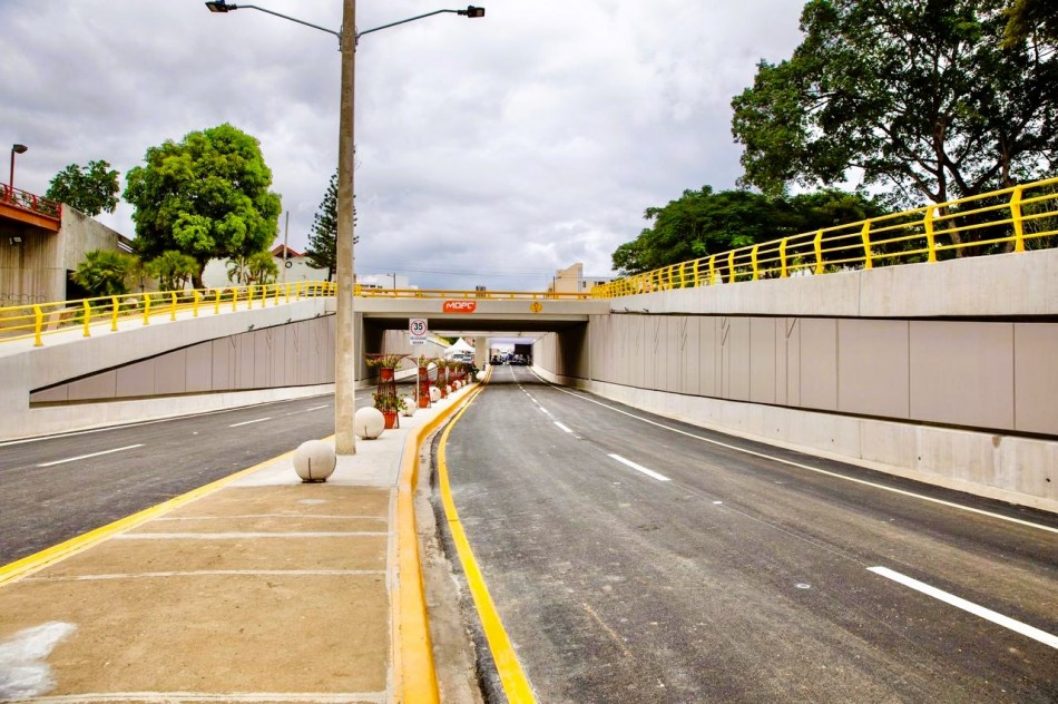 Presidente Abinader inaugura paso a desnivel de la avenida Las Carreras