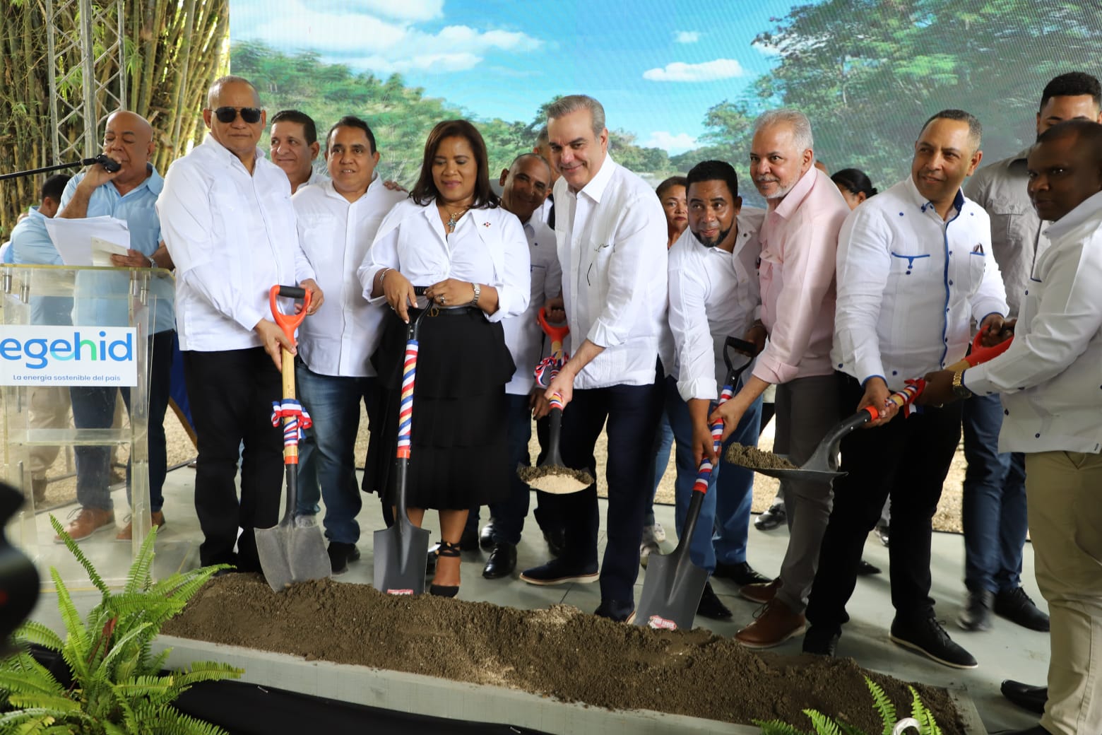 Presidente Abinader inicia reconstrucci&oacute;n de obra de toma del acueducto de Bonao
