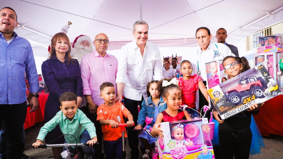 Presidente Abinader participa en aguinaldo de Fundaci&oacute;n Cruz Jimini&aacute;n