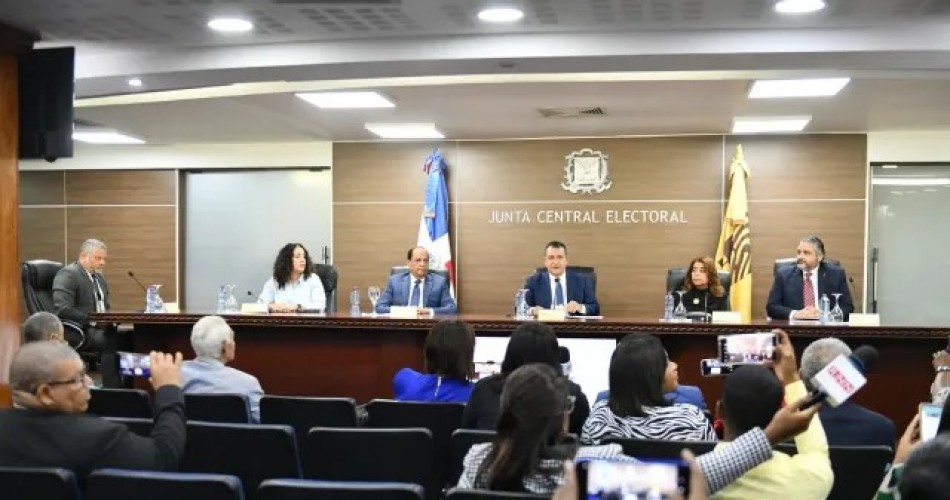 Presidente de la JCE llama a dormir tranquilo al garantizar elecciones municipales 