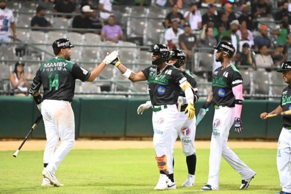 Estrellas Orientales contin&uacute;an imparables con derrota 9 a 4 frente a los Gigantes