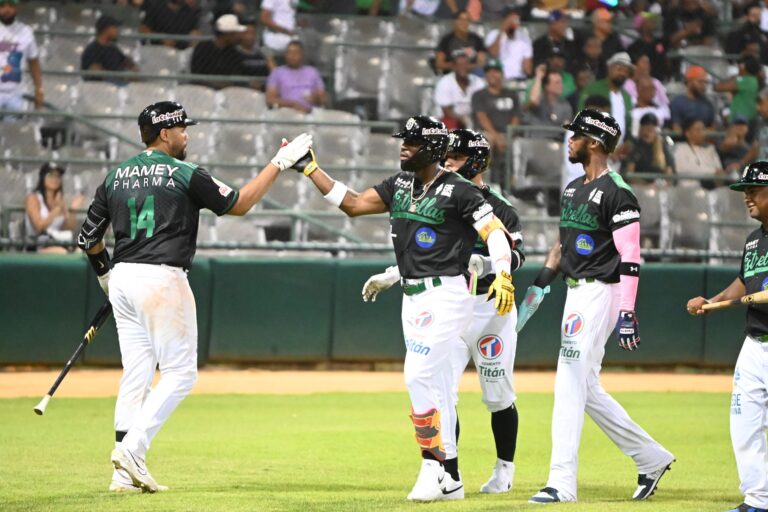 Estrellas Orientales contin&uacute;an imparables con derrota 9 a 4 frente a los Gigantes