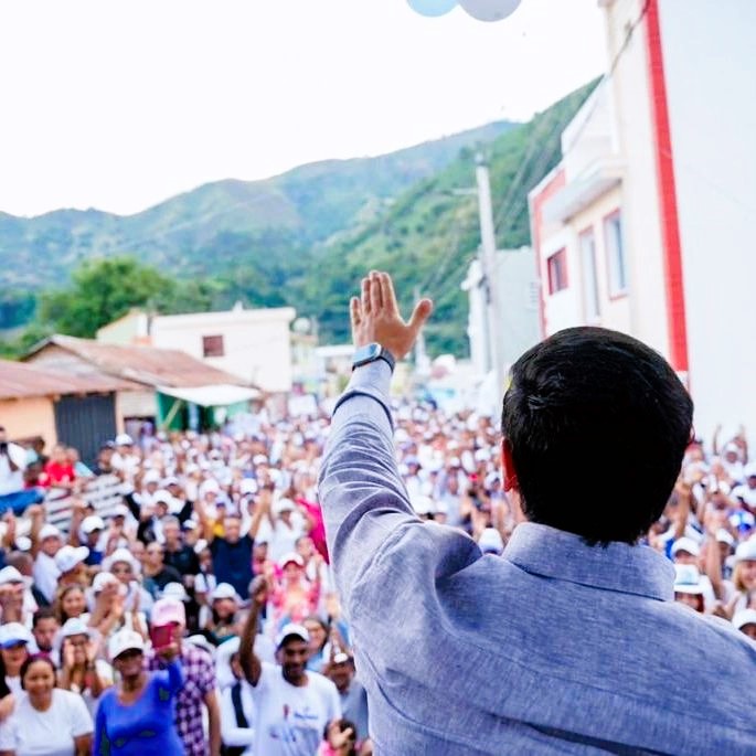Roberto &Aacute;ngel juramenta en PRM regidora Gabriela Quezada junto a 203 dirigentes del PLD y FP en Azua