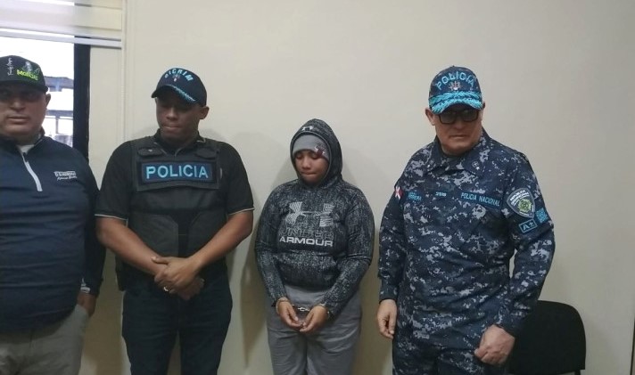 Se entrega joven acusada de matar a tiros a su hermana en SFM