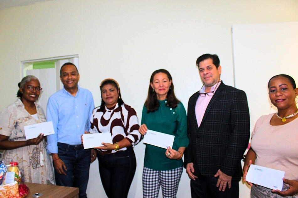 Sendiu y Botpro donan Bonos Navide&ntilde;os de CCN a escuela Padre Valent&iacute;n Salinero 