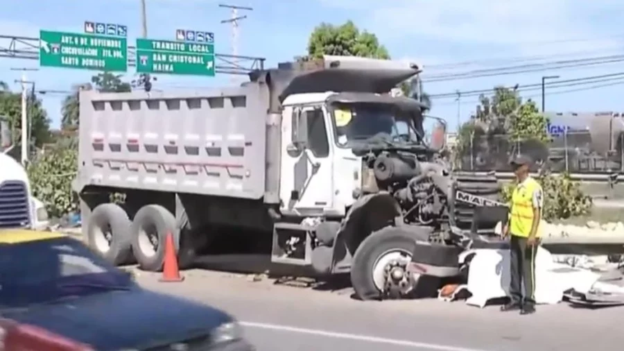 Accidente en autopista 6 de Noviembre deja varios muertos y heridos