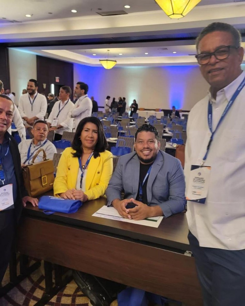  Evelyn Fern&aacute;ndez es un privilegio asistir al seminario sobre campa&ntilde;as electorales