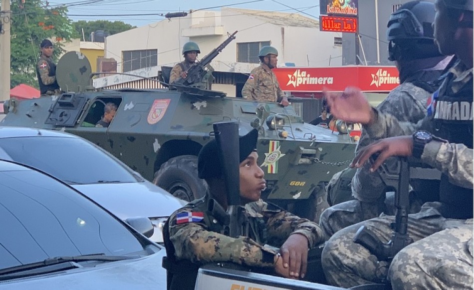 Con tanquetas y helicópteros hubo operativos en barrios de SD