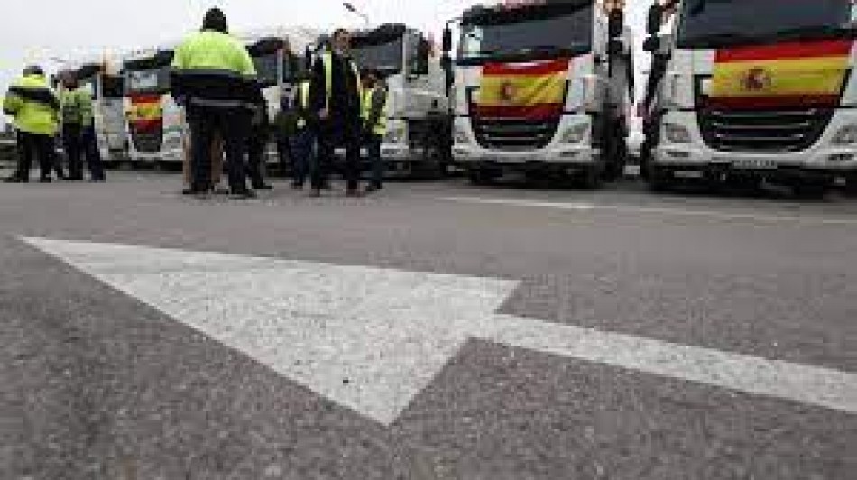 Suspenden temporalmente el paro indefinido de transportistas en Espa&ntilde;a tras m&aacute;s de dos semanas
