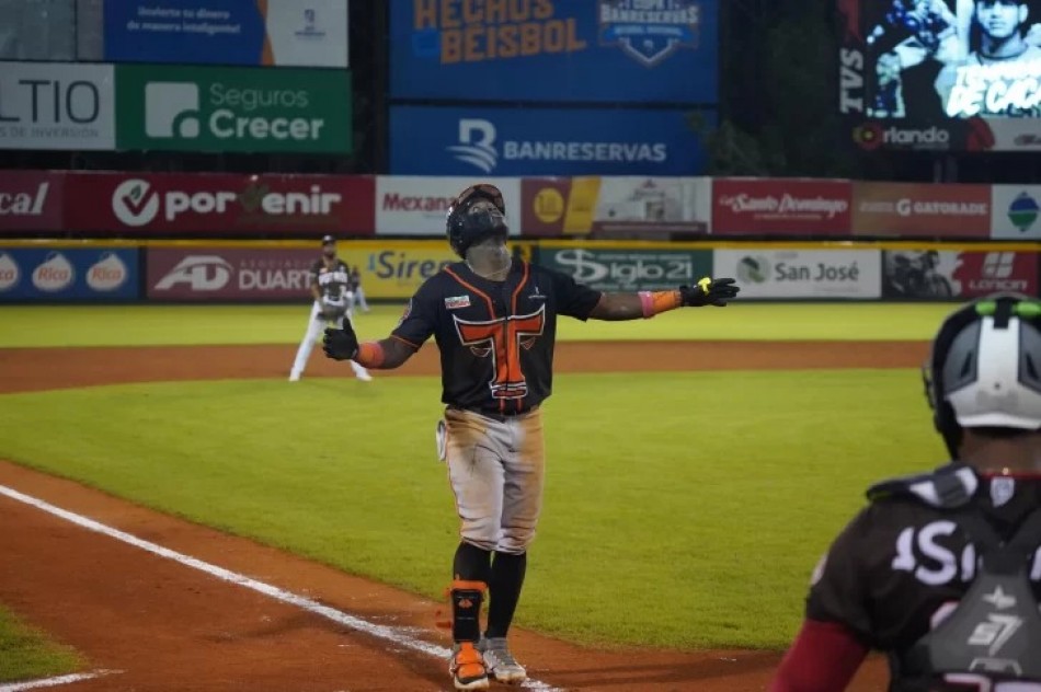 Toros frena racha de cuatro derrotas con tres jonrones para vencer a Gigantes 