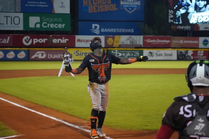 Toros frena racha de cuatro derrotas con tres jonrones para vencer a Gigantes 
