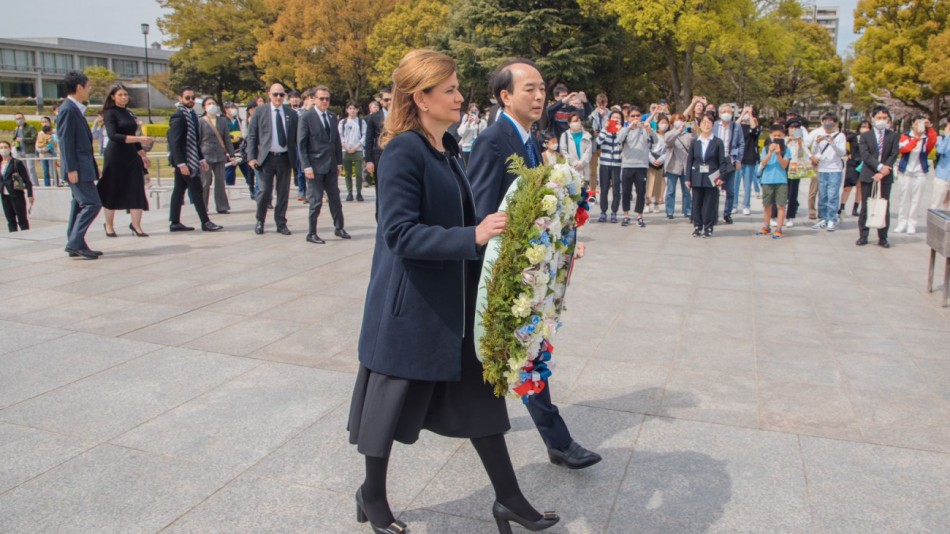 Vicepresidenta rinde tributo a ca&iacute;dos por bomba at&oacute;mica en Hiroshima