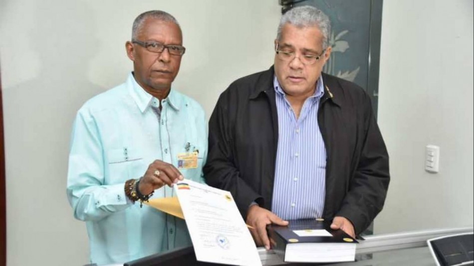¡Lío en la UDC! Presidente quiere alianza con PRM y secretario general con FP