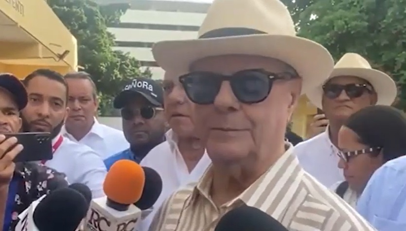 Expresidente Hip&oacute;lito Mej&iacute;a vota y llama poblaci&oacute;n a acudir en calma