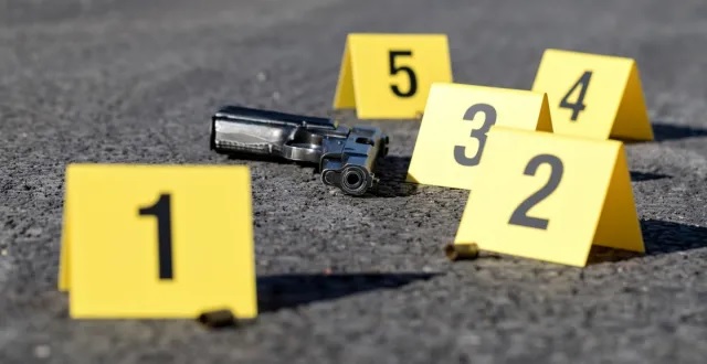 VILLA MELLA: Tres muertos y 5 heridos deja balacera en colmad&oacute;n