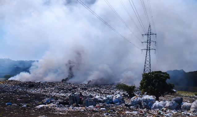 Incendio vertedero San Crist&oacute;bal causa da&ntilde;os en una amplia zona