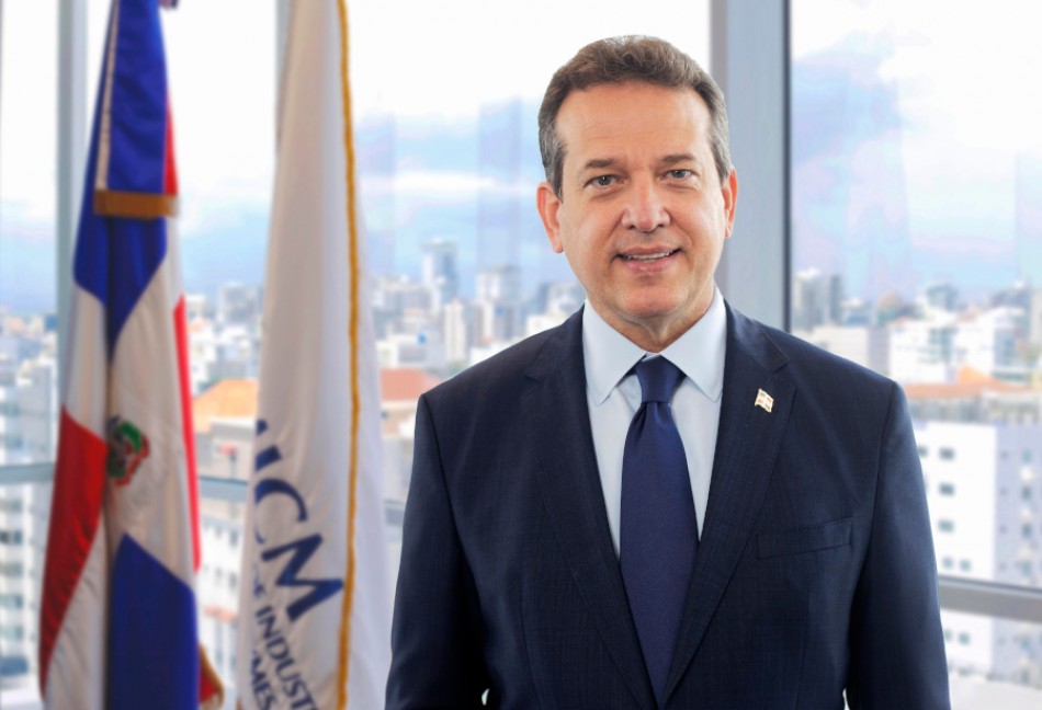El ministro de industria y comercio anuncia