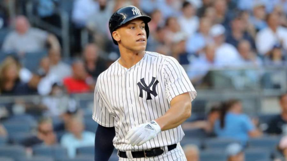 Aaron Judge sufre distensi&oacute;n en el codo y va a la lista de lesionados