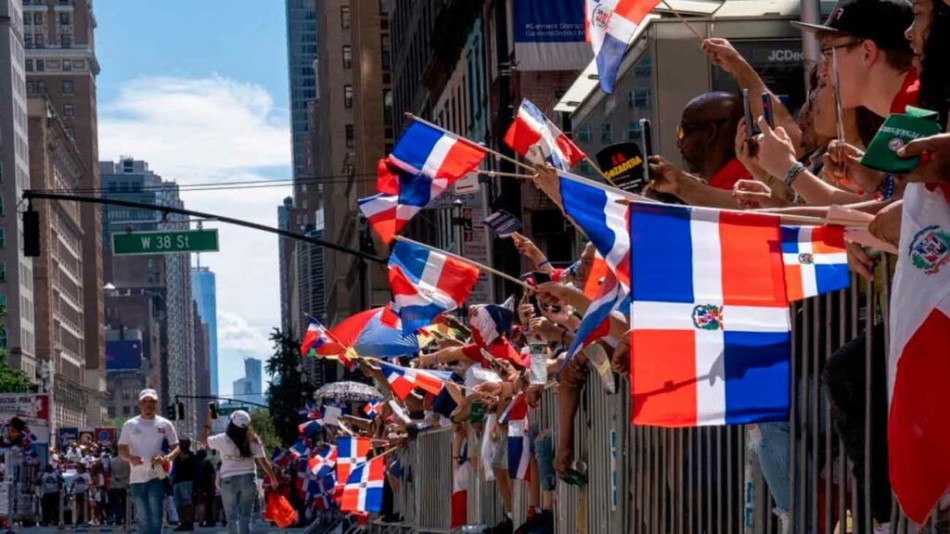 Miles de dominicanos desfilan en la Gran Parada Dominicana del Bronx