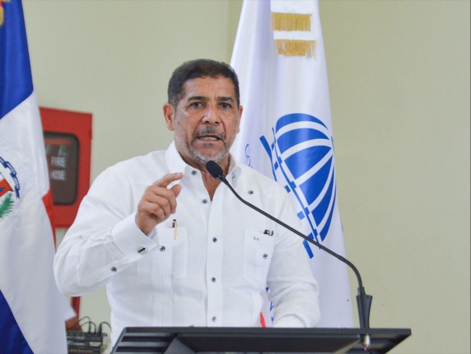 Ministro de Agricultura afirma que el gobierno no ha hecho acuerdo con cebolleros