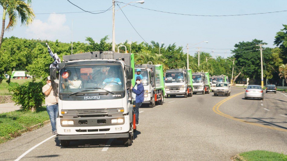Ayuntamiento de Santo Domingo Este establece la nueva flotilla de camiones por la ciudad limpia