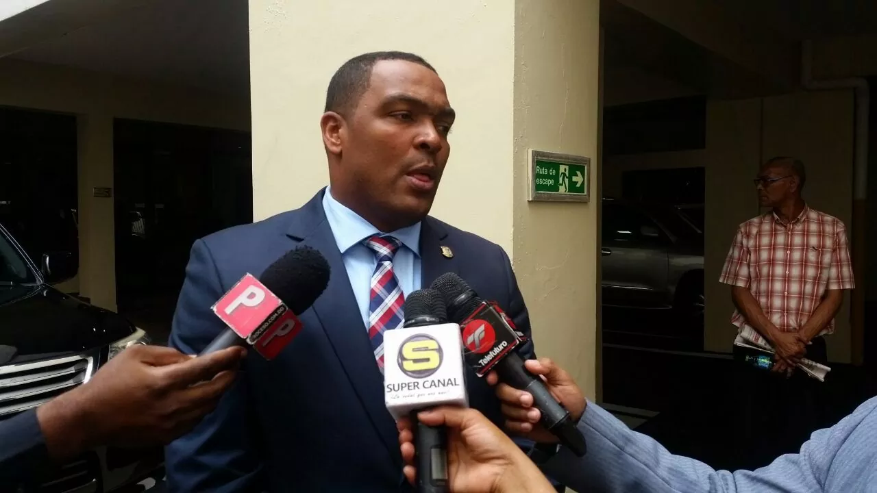 Pedro Botello pide al senador Genao que renuncie del PRSC y se juramente en el PRM