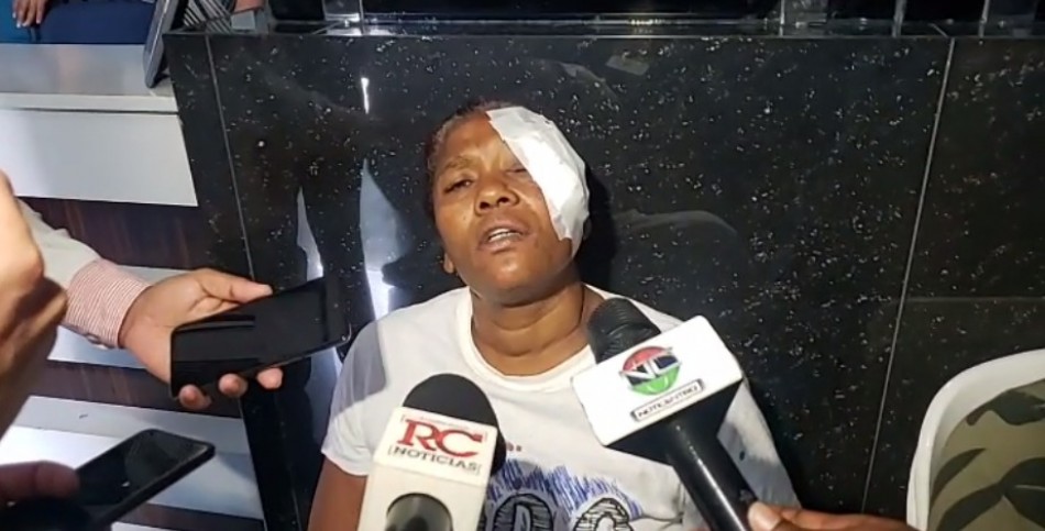 Antisociales apedrean autob&uacute;s Charles de Gaulle, once mujeres resultan heridas