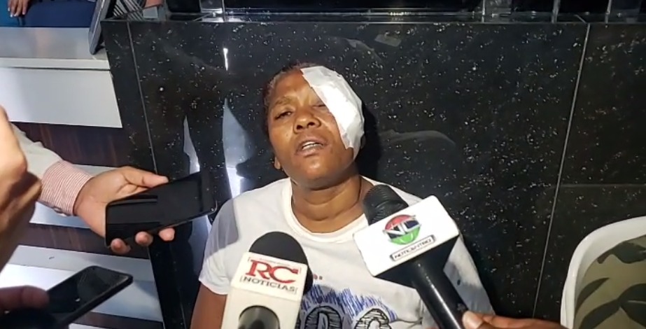 Antisociales apedrean autob&uacute;s Charles de Gaulle, once mujeres resultan heridas