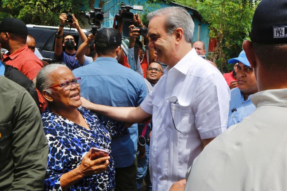 Abinader supervisa entrega de 6 mil nuevas tarjetas Sup&eacute;rate para Los Alcarrizos y SDO