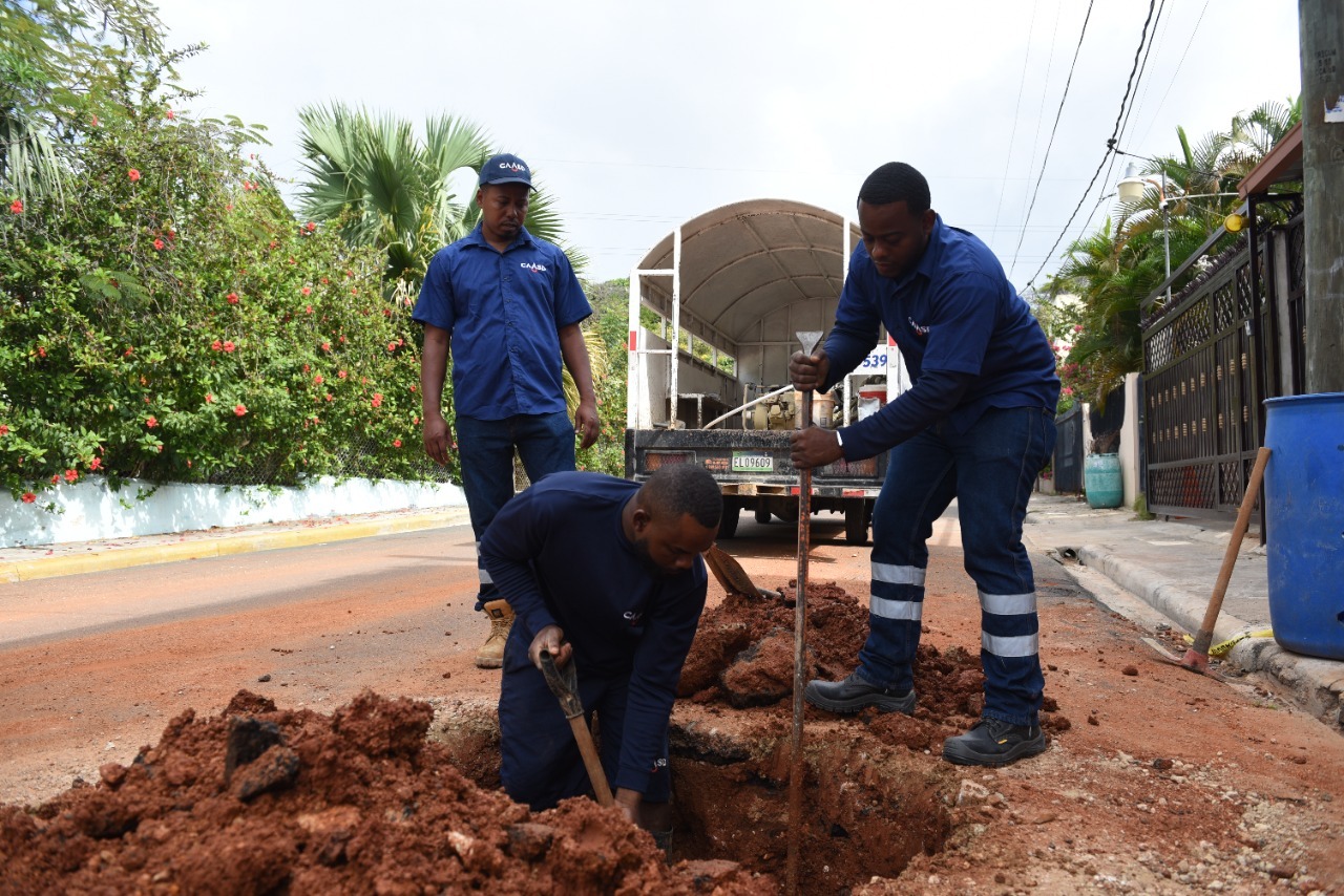 CAASD inicia trabajos que garantizan agua potable en urbanizaci&oacute;n Luz Mar&iacute;a, SDE